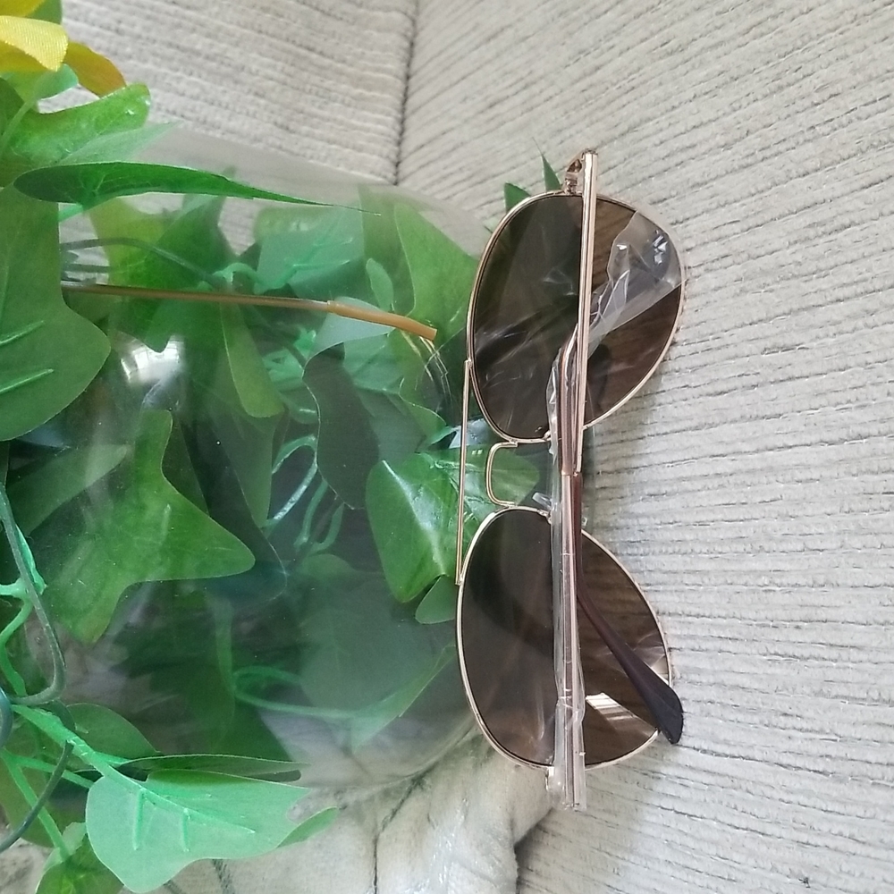 Just arrived unisex black lens Aviators style frame women or men can wear it - Picture 3 of 3